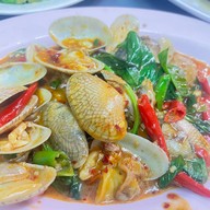 ร้านข้าวต้มฟ้ามุ่ย ณ ผ่านฟ้า