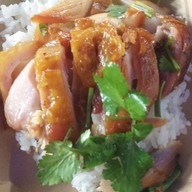 มิสเตอร์บอส ข้าว/บะหมี่เส้นสด ไส้กรอก(กุนเชียง) เป็ดย่าง หมูกรอบ หมูแดง ไก่อบ (ย่างเตาถ่าน)