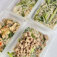 หมี่กะเฉดเจ๊จุ๊ เจ้าเก่าย่านราชวงศ์ เซนต์หลุยส์