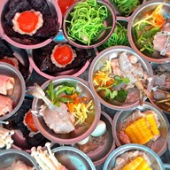 คุณเพ็ญอาหารเช้า(โจ๊ก ปาท่องโก๋เจ้าเก่าสงขลา) ใต้ถุนบ้าน