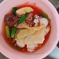 เมนูของร้าน ก๋วยเตี๋ยวหมูต้มยำโบราณ ‘นายทองสุข’