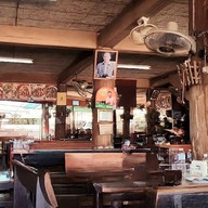 บรรยากาศ ร้านอาหารโกแดง