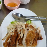 เมนูของร้าน แสงเจริญข้าวมันไก่
