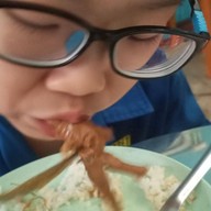 มิสเตอร์บอส ข้าว/บะหมี่เส้นสด ไส้กรอก(กุนเชียง) เป็ดย่าง หมูกรอบ หมูแดง ไก่อบ (ย่างเตาถ่าน)