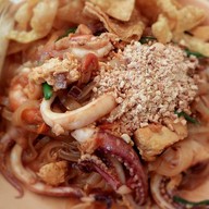 ขวัญ ก๋วยเตี๋ยวลูกชิ้นปลาเยาวราชแท้ ศรีบุญเรืองมุกดาหาร