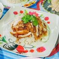นุ ข้าวมันไก่