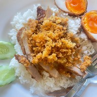 ดาวรุ่งเรือง ข้าวหมูทอดไข่เขย สาขาปากน้ำสมุทรปราการ