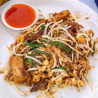 ผัดไทยตะวันดา x บะหมี่ไก่ตุ๋น