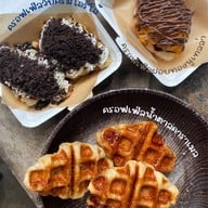 Grin Howffy ร้านจานชาม ตลาดโรงสี