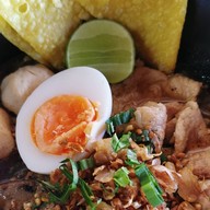 นายภูมิก๋วยเตี๋ยวเรืออยุธยา