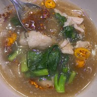 ราดหน้ายอดผักสูตร 40 ปี  สามย่านมิตรทาวน์