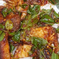 ข้าวปลาแกะ&ข้าวปลาทูทอด&ยำปลากระป๋อง สาขาถนนจันทน์