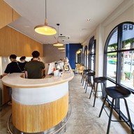 Drinks On Me (ดริ๊งส์ ออน มี) พญาไทย