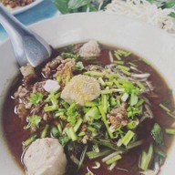 เมนูของร้าน ก๋วยเตี๋ยวเรือ ราไวย์ ซอยไสยวน
