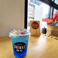 Drinks On Me (ดริ๊งส์ ออน มี) พญาไทย
