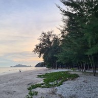 บรรยากาศ หาดสามพระยา