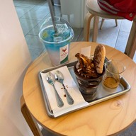 LUNA&CO. - Coffee&Soft Serve หน้าเมือง