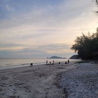 บรรยากาศ หาดสามพระยา
