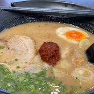 คารวะ ราเมน (ราเมง 18 ชม.) Jas green village kubon