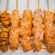 Omega grill (แซลม่อนเสียบไม้)