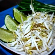 เมนูของร้าน ผัดไทหน้าปั้มเซลล์