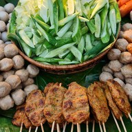 ทอดมันย่าง ลูกชิ้นปิ้งน้ำจิ้มรสเด็ดร้านแม่อร