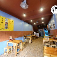 บรรยากาศ เรือนไทย ผัดไทย หอยทอด ข้าวมันไก่