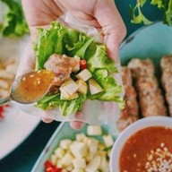 ซาวมาย แหนมเนือง