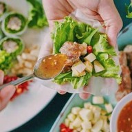 ซาวมาย แหนมเนือง