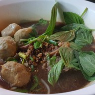 ก๋วยเตี๋ยวลูกชิ้นหมูและเนื้อ