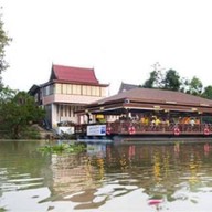 แพบ้านริมน้ำ