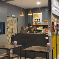 เฟรดดี้ ข้าวแกงกะหรี่ (Freddie RiceCurry) สาขาอโศก