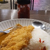 เฟรดดี้ ข้าวแกงกะหรี่ (Freddie RiceCurry) สาขาอโศก