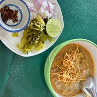 บ้านข้าวมันส้มตำ ตรงข้ามทะเลสาบ 2 (สัมมากร)