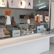 Walking Slowly Cafe
