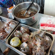 ข้าวแกงสามภาค คุณต้อย