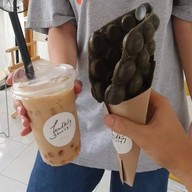 Walking Slowly Cafe