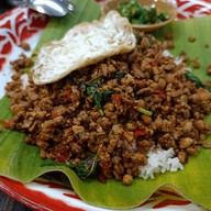 เมนูของร้าน อิ่มกะเพราถาด ชั้น G กาดหลวงแอร์พอร์ต