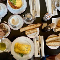 Le Café Marly