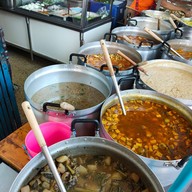 ข้าวแกงสามภาค คุณต้อย