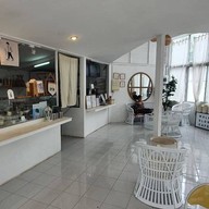Walking Slowly Cafe
