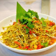 ยำยำฟิวชั่นbyครัวตองAAA (หยุดทุกวันพุธ) หมู่บ้านพระปิ่น 5 ปากซอย9