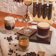 LUNA&CO. - Coffee&Soft Serve หน้าเมือง
