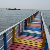 สะพานสายรุ้ง​ บ้านกาหลง