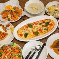 Pink Salmon Eatery &Bar