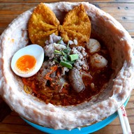 เมนูของร้าน ก๋วยเตี๋ยวต้มยำไข่ (ลาดหญ้า)