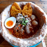 เมนูของร้าน ก๋วยเตี๋ยวต้มยำไข่ (ลาดหญ้า)