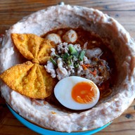 เมนูของร้าน ก๋วยเตี๋ยวต้มยำไข่ (ลาดหญ้า)