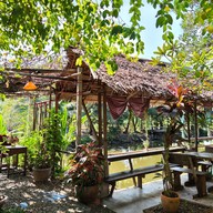 บรรยากาศ Weekend Coffee Farm & Garden ซอยวัดลาดปลาดุก