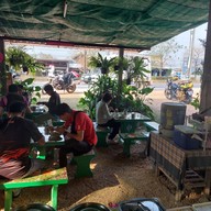 บรรยากาศ ข้าวราดแกง..น้าน้องอุตรดิตถ์